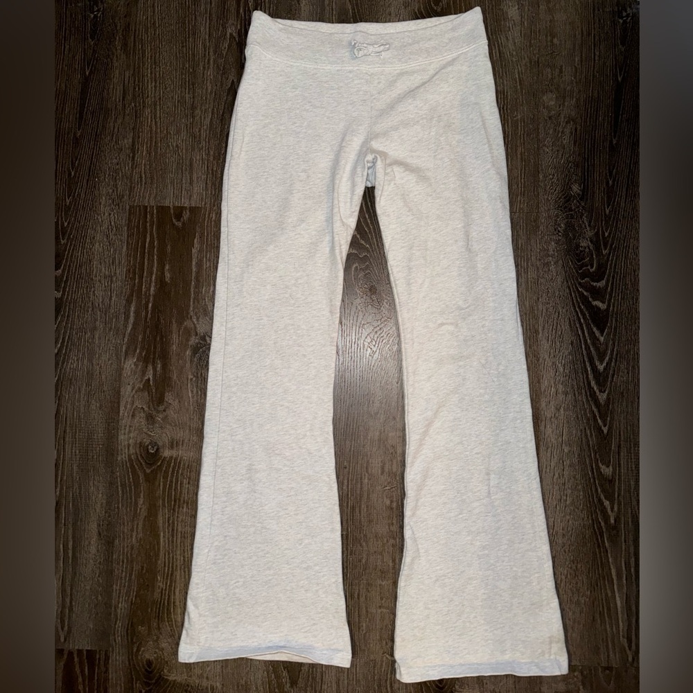 ☆ Brandy Melville ‘Hilary Grey Yoga Pants’ ☆